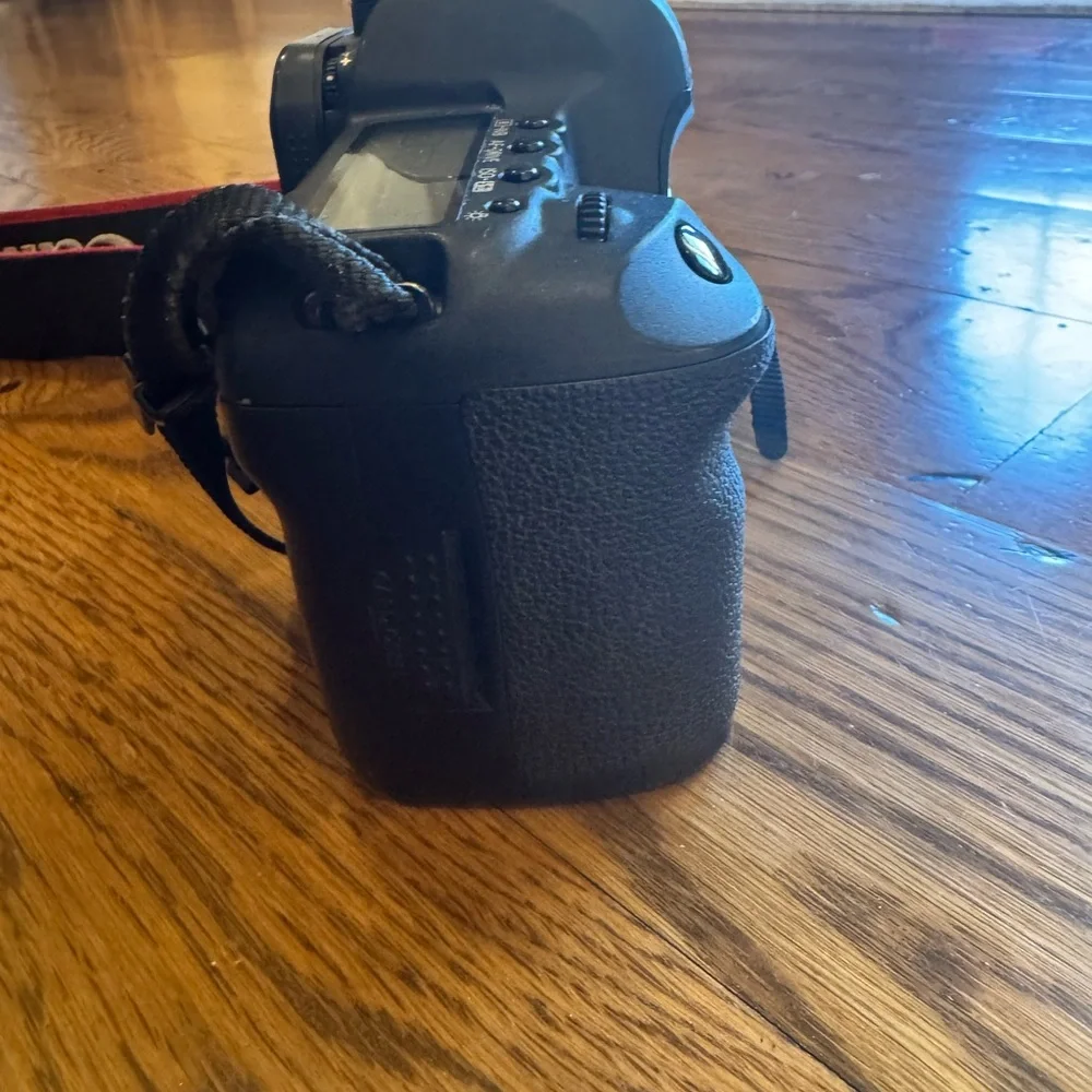 Canon EOS 5D Mark II Black Camera
